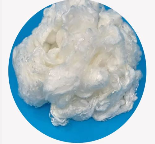 Neueste Unternehmensnachrichten über Die Rolle von farbiger Polyester-Stapelfaser in Mode- und Industrieanwendungen