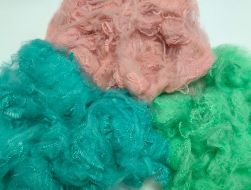 Neueste Unternehmensnachrichten über Unterschied zwischen Aramidpulp und flüssig gefärbter Aramidfaser