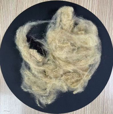 Ein guter Preis. Recycelte Polyester-Stapelfasern 4.5D 64mm Beige mit geringer Dehnung Online