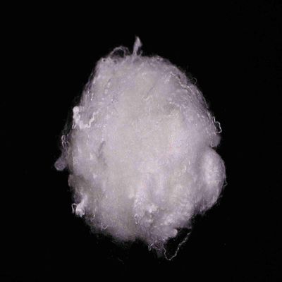Ein guter Preis. Umweltschonende Polyester-Stapelfaser 51 mm recycelte PET-Polyesterfaserfüllung Online