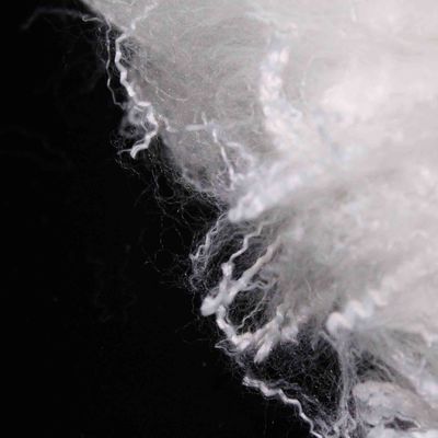 Ein guter Preis. Weiße Polyester-Künstliche Stapelfasern 51mm 180°C für den Gebrauch im Innenraum von Fahrzeugen Online