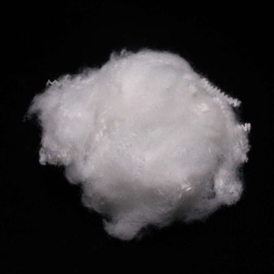 Ein guter Preis. Farbgeschneiderte flammfeste Faser 64mm Polyester-Stapelfasern für die Füllung Online