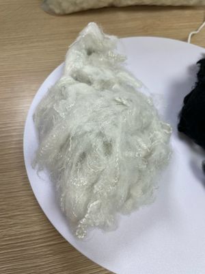 Ein guter Preis. Polyesterstapelfaser 0,7D × 32 mm, Schmelzpunkt von 110-260 °C Synthetische Textilfaser Online