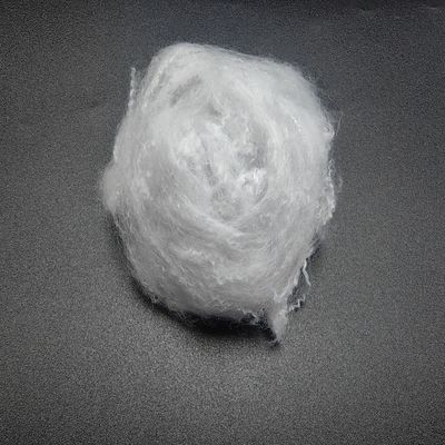 Ein guter Preis. Recycelte Polyester-Stapelfasern 2,5D 51mm Weiß hohe Schrumpffestigkeit Online