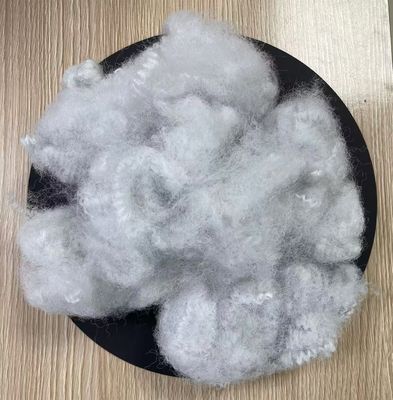 Qualität Recyceltes Polyester 15D 64mm Rohweiß usine
