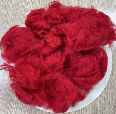 Ein guter Preis. Recycelte Polyester-Stapelfaser 4.5D 51mm Flaggenrot A-Qualität Online