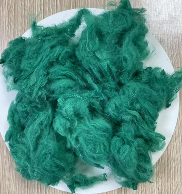 Ein guter Preis. Recycelte Polyester-Stapelfasern 1,5D 38mm Smaragdgrün A-Grad Online