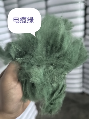Ein guter Preis. Recycelte Polyester-Stapelfaser 3D 51mm Hohe Knitterfestigkeit Online