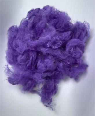 Ein guter Preis. Recycelte Polyester-Stapelfaser 2.5D 51mm Tiefviolett mit 0,2% Ölanteil und 0,7-15dtex Faserfeinheit Online