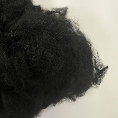 Qualität 2,5D*64mm schwarze, jungfräuliche, recycelte 2D-Hohlfaser, geeignet für Bettwäsche, Kissen, Polster und Sofapolsterfüllungen usine