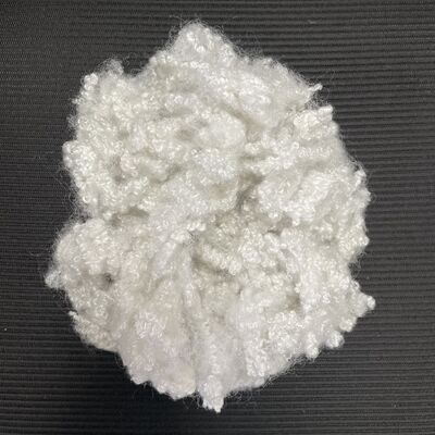Qualität 7D*64MM Hypoallergene Hohle Stapelfasern, nicht fluoreszierende sichere Fasern zur Sofa-Kissenfüllung usine